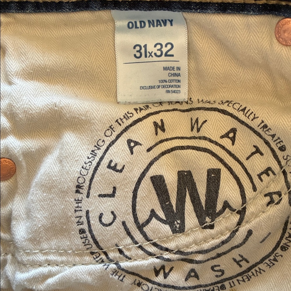 Old Navy Men’s Straight leg Jeans - Picture 4 of 4